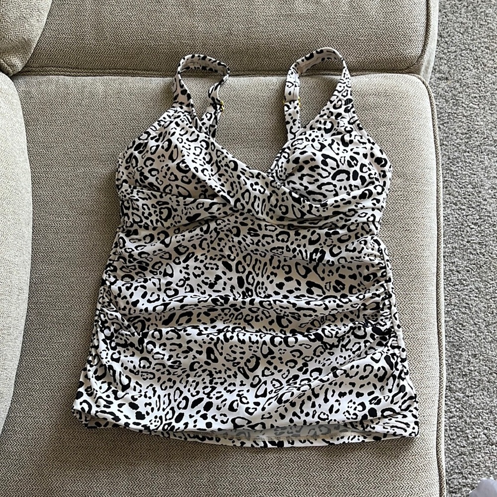 Brand new Kona sol swim suit cheetah